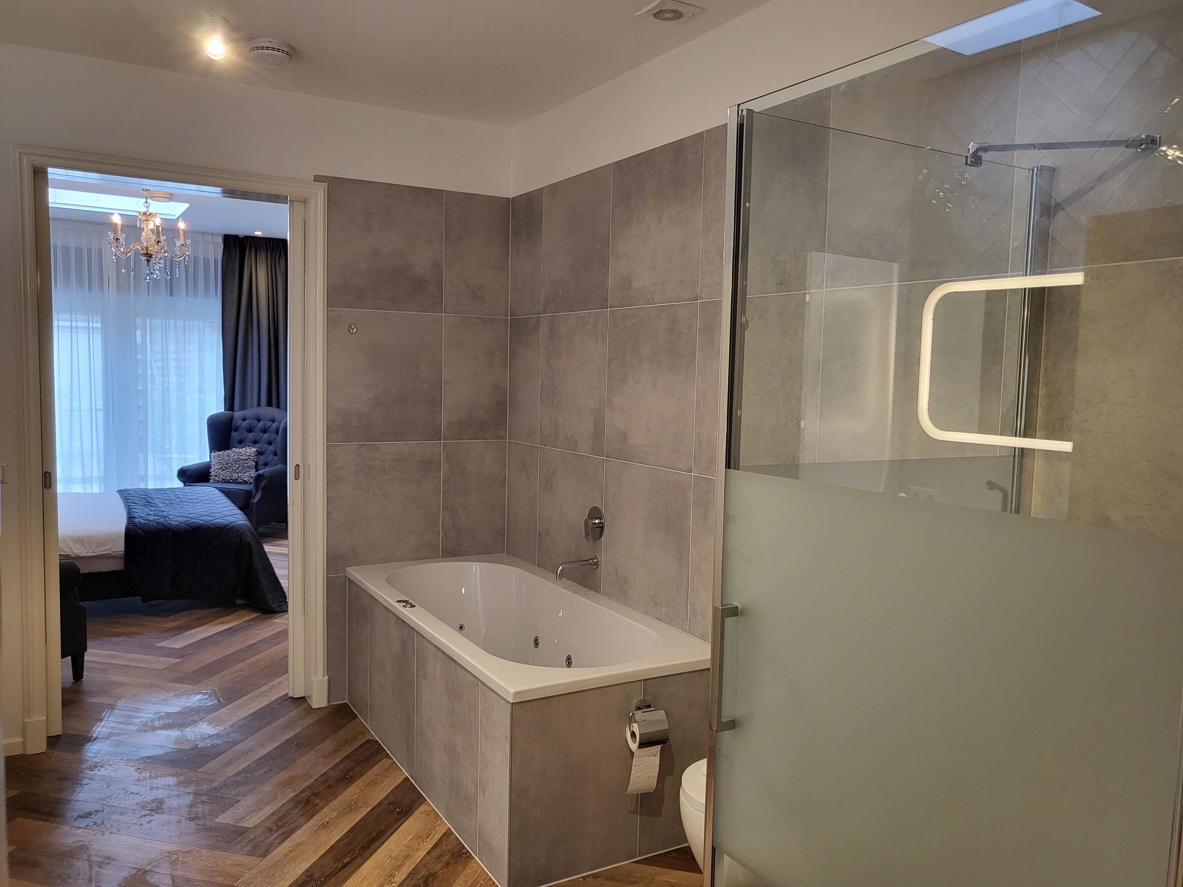 deluxe apartment | bathroom | free toiletries, towels, soap, shampoo