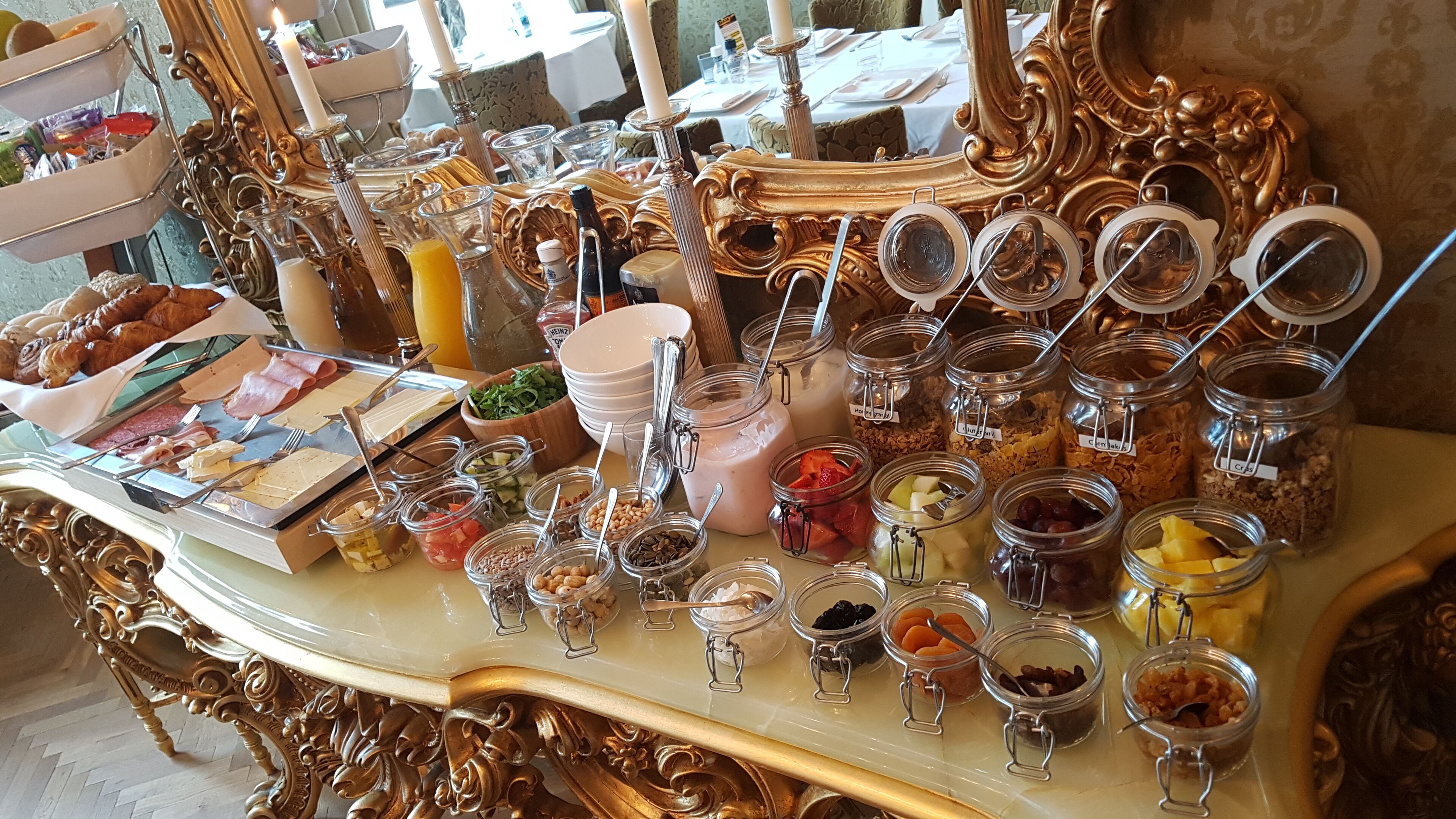 daily cooked-to-order breakfast (eur 21.5 per person)