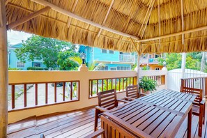 Outdoor dining - Mirasol Villa (Placencia)