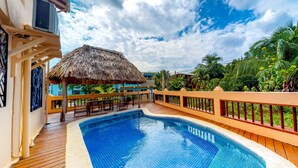 Outdoor pool, free pool cabanas, pool loungers - Mirasol Villa (Placencia)