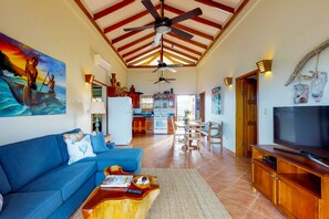 TV - Mirasol Villa (Placencia)