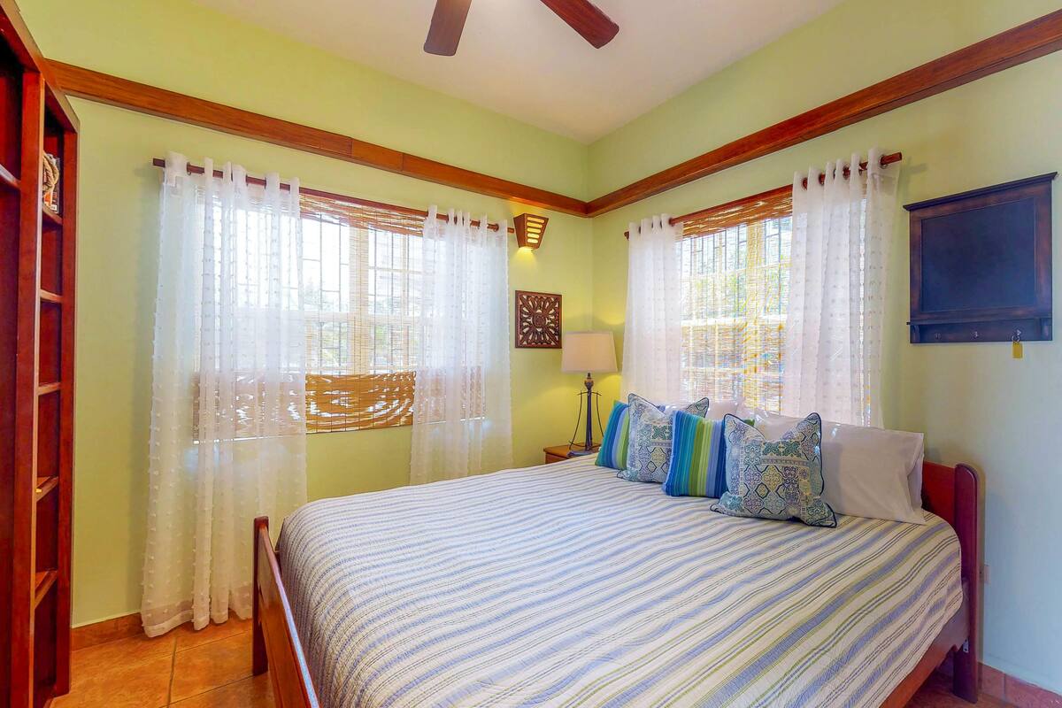 Desk, iron/ironing board, WiFi (free), individually decorated