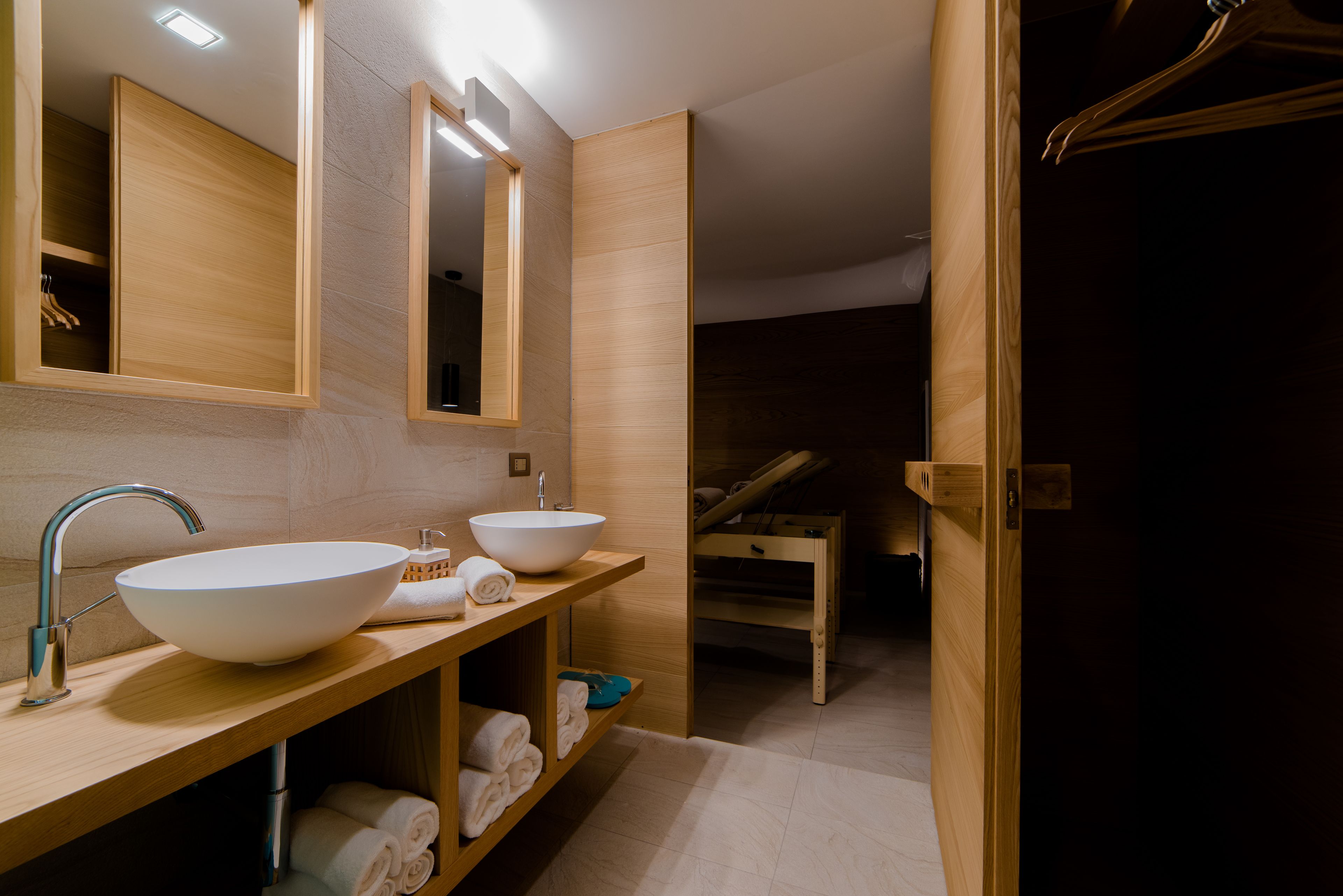 couples treatment room(s), sauna, hot tub, steam room