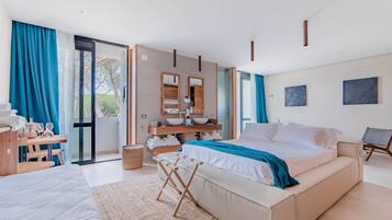 Suite, 1 Bedroom, Garden View | Minibar, in-room safe, desk, laptop workspace