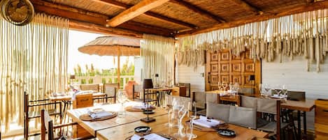 Spécialités Cuisine locale et internationale