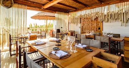 Cumeja - Beach Club & Hotel