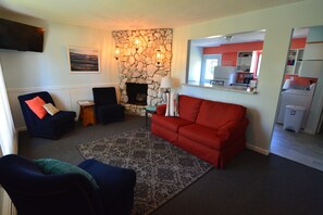 Family Room, 2 Bedrooms | Living area | 40-inch flat-screen TV with digital channels, TV, Hulu - Hop & Vine Inn (Fennville)
