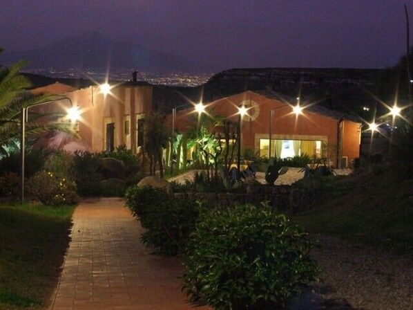 Façade de l’hébergement - soirée/nuit