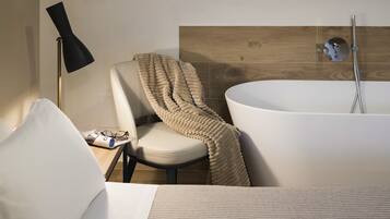 Family Room | Desk, free cribs/infant beds, free WiFi, bed sheets