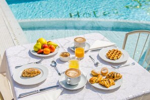 Petit déjeuner buffet (10.00 EUR par personne)