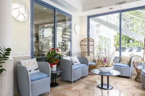 22 inci televisyen skrin rata dengan digital, TV 