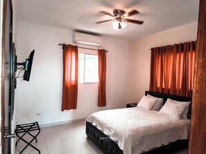 Habitación individual Deluxe, 1 cama Queen size | Escritorio y espacio para trabajar con laptop 