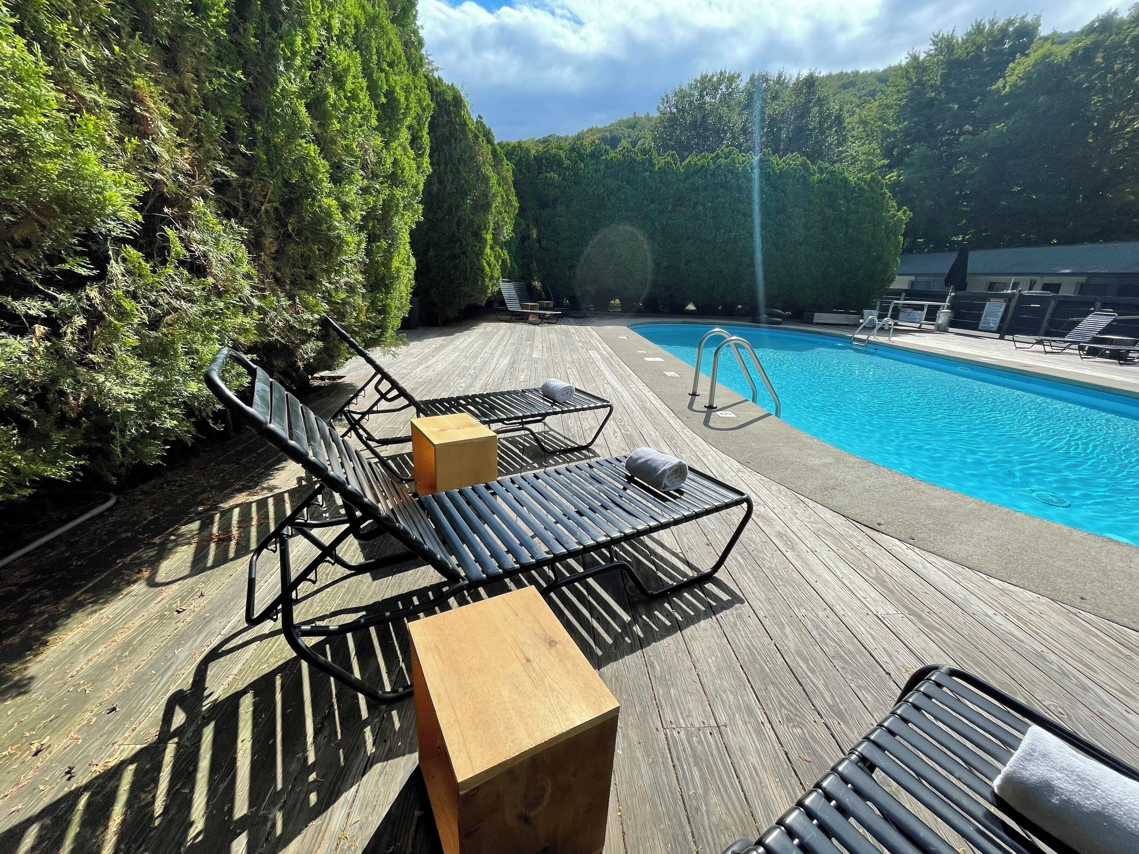 季节性开放的室外游泳池