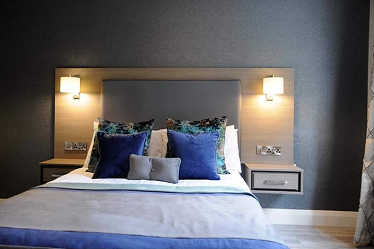 20 quartos, roupas de cama premium, camas com colchões pillow-top