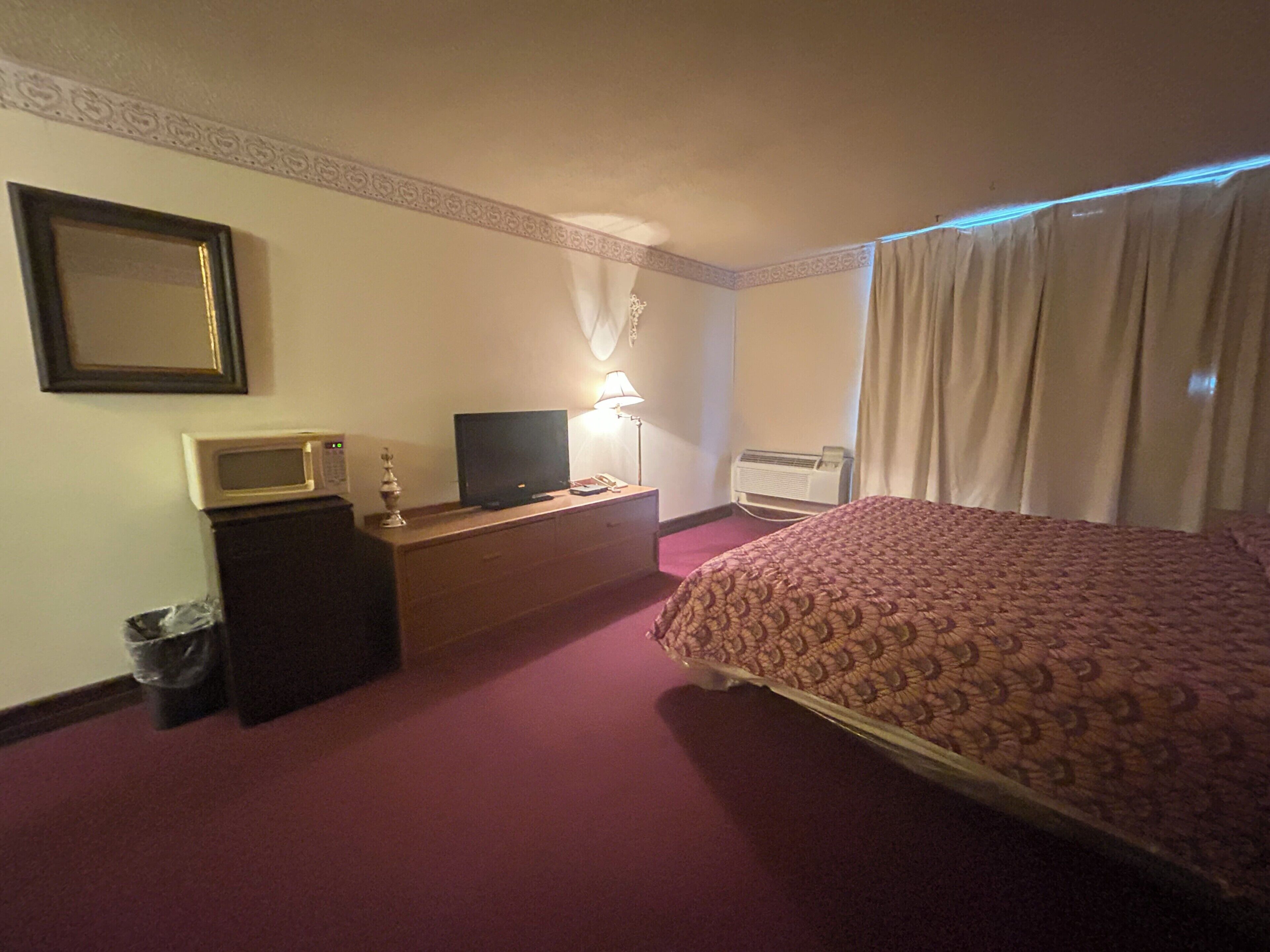 Desk, free WiFi, bed sheets