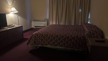 Room, 1 King Bed, Non Smoking (Micfridge) | Desk, free WiFi, bed sheets