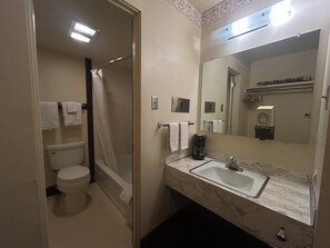 Room, 1 Queen Bed, Non Smoking | Bathroom | Free toiletries, hair dryer, towels