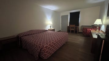 Escritorio, wifi gratis y ropa de cama