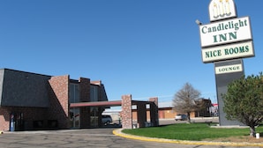 A Candlestick Inn with a sign indicating 'Nice Rooms' and 'Lounge'. - Candlelight Inn by Capital O Scottsbluff (Scottsbluff)