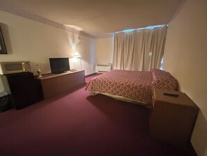 Escritorio, wifi gratis y ropa de cama 