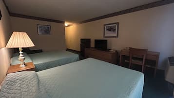 Escritorio, wifi gratis y ropa de cama