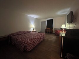 Habitación, 1 cama de matrimonio grande, no fumadores (Micfridge) | Escritorio, wifi gratis, ropa de cama