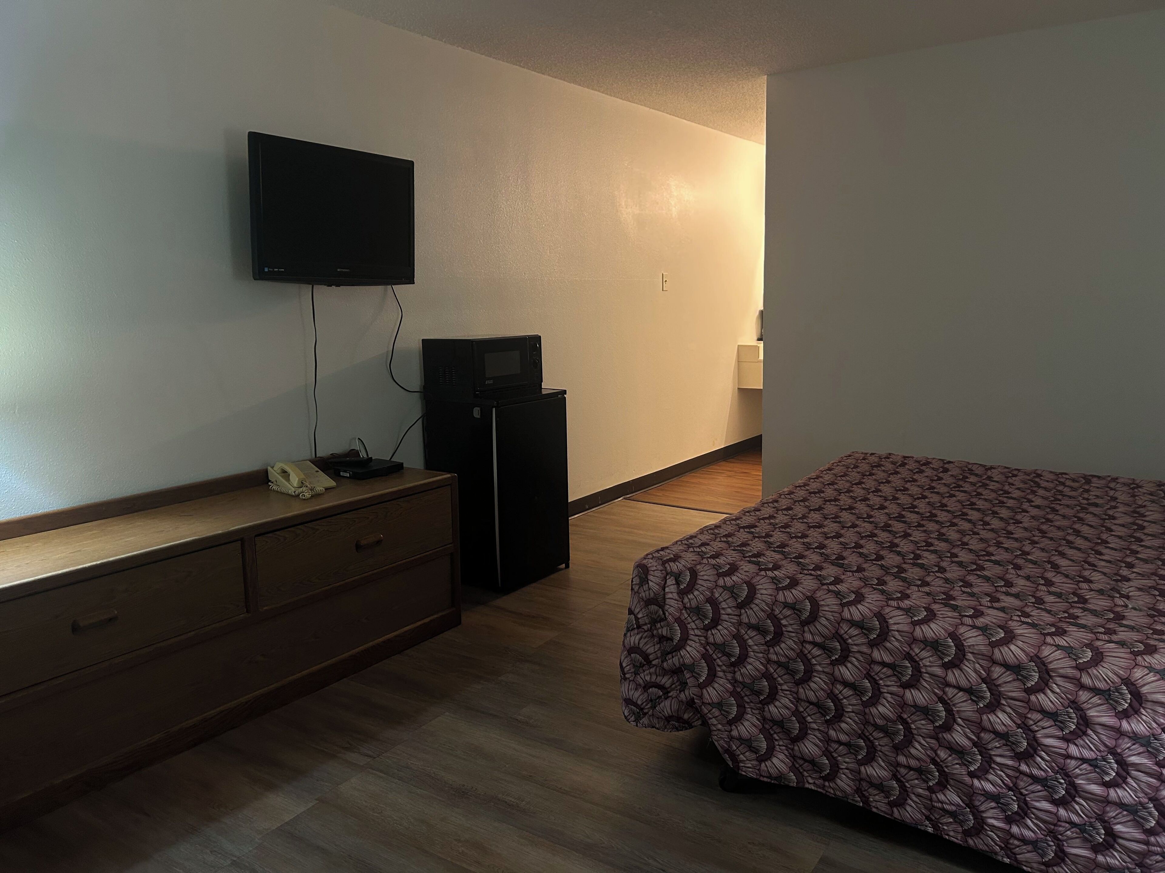 Camera, 1 letto queen, non fumatori | Una scrivania, Wi-Fi gratuito, lenzuola