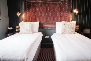 أغطية فراش متميزة ومأكولات ومشروبات مجانية في الميني بار