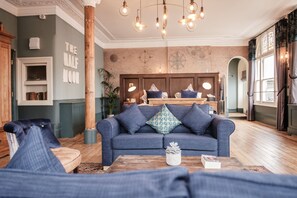 Suite | Premium bedding, free minibar items, in-room safe, desk - Half Moon (London)