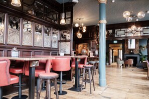 Lounge - Half Moon (London)