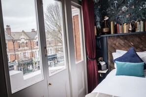 Petite Double Room | Premium bedding, free minibar items, in-room safe, desk - Half Moon (London)