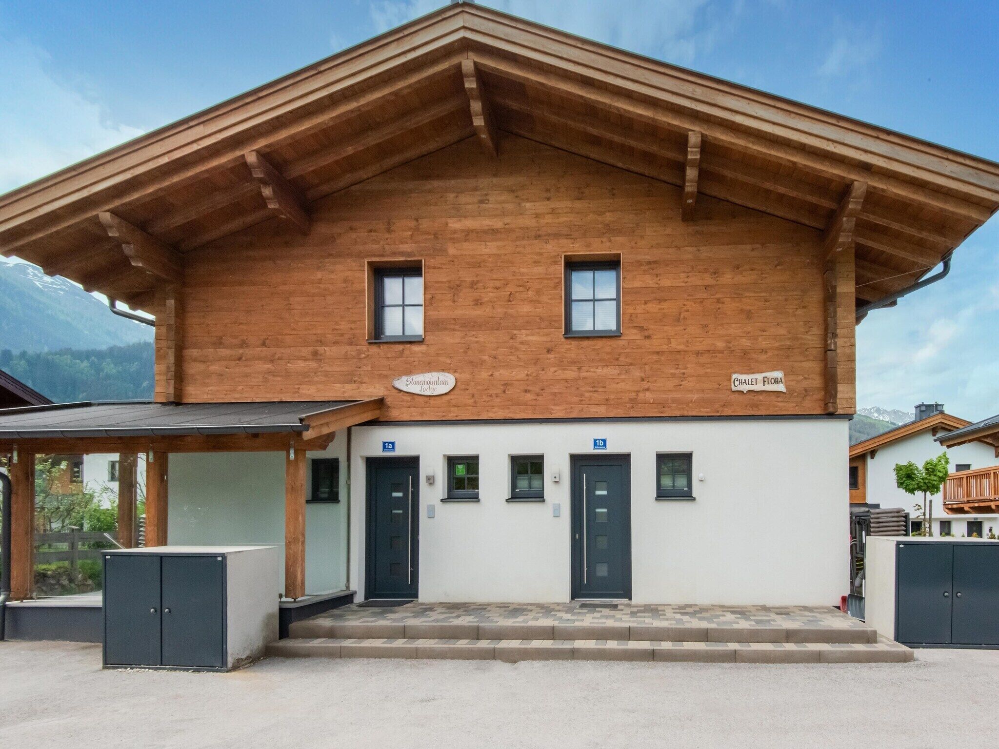Außenseite Ferienhaus [Sommer]