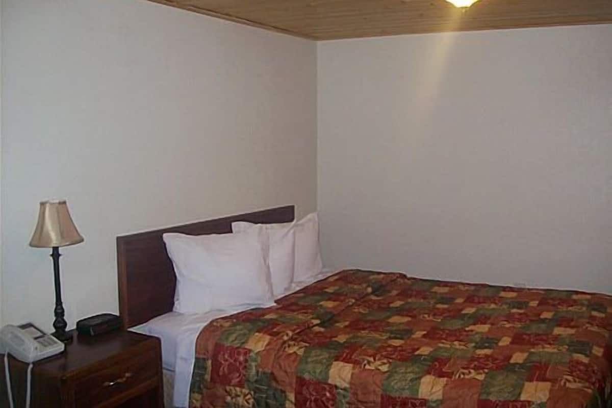 Economy Room, 1 Queen Bed, Private Bathroom