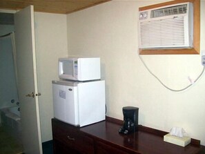 Chambre Économique, 1 grand lit, salle de bains privée | Équipements de la chambre