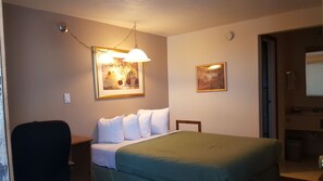 Standard Single Room, 1 Bedroom, Private Bathroom | Free WiFi, bed sheets - Sagebrush Inn (Baker)