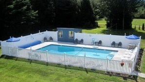 Unclassified image, 3 of 8, button - North Colony Motel and Cottages (Bartlett)