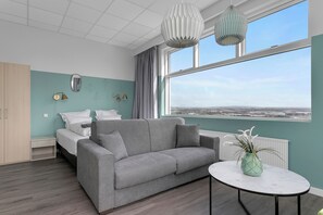 Comfort-Apartment | Wohnbereich | 40-Zoll-Fernseher mit Satellitenempfang