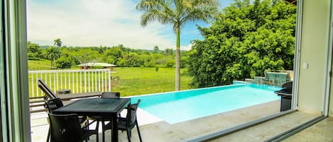 Villa Executive, 3 camere da letto, piscina privata, vista giardino | Vista dalla camera