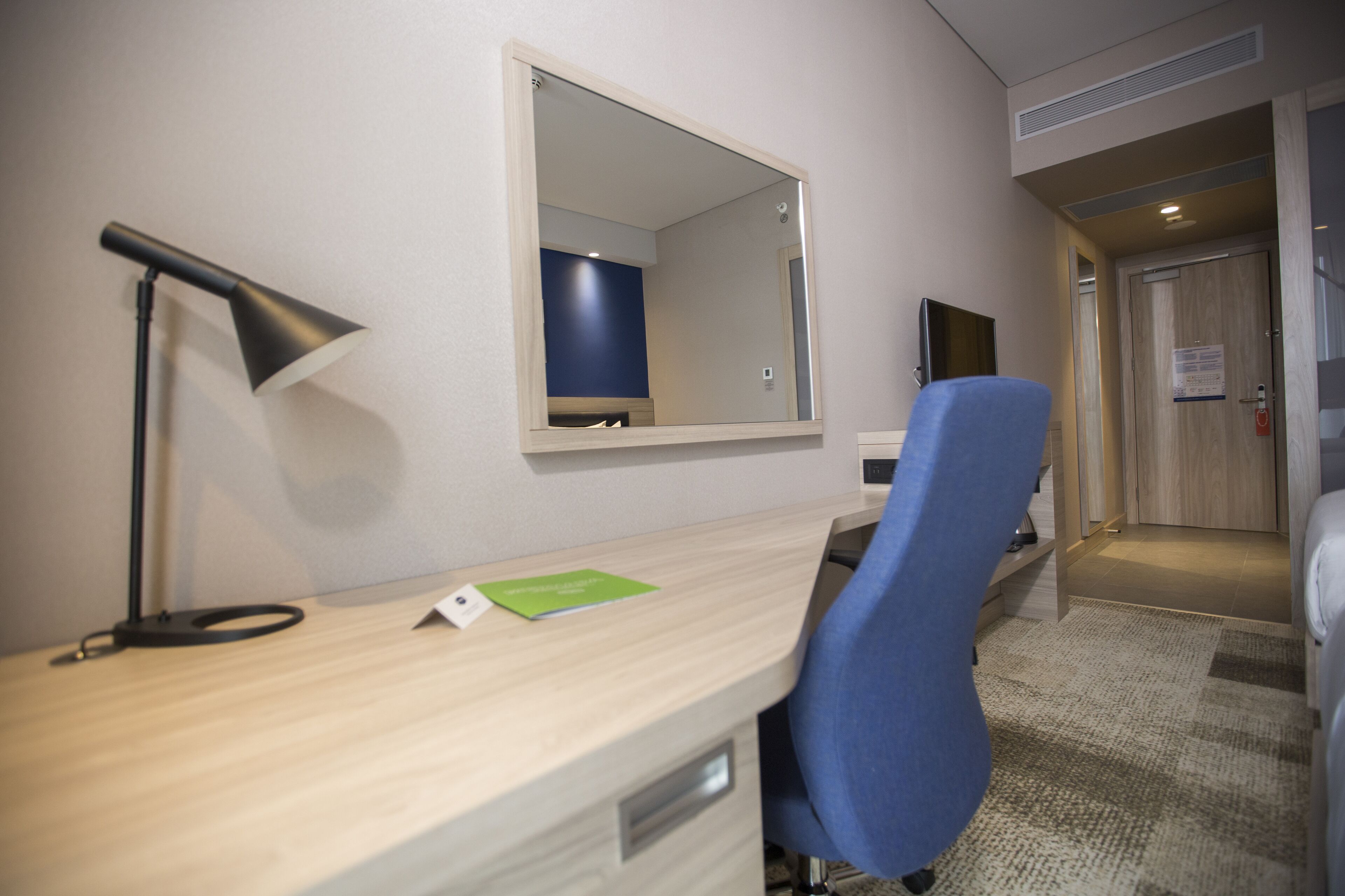 room, 2 single beds, non smoking | premium bedding, minibar, in-room safe, desk