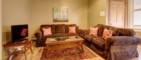 Suite, 2 Bedrooms | Living area | TV