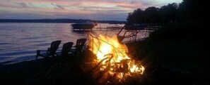 Perto da praia, passeios de lancha, prática de pesca
