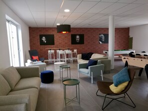 Lobby-lounge