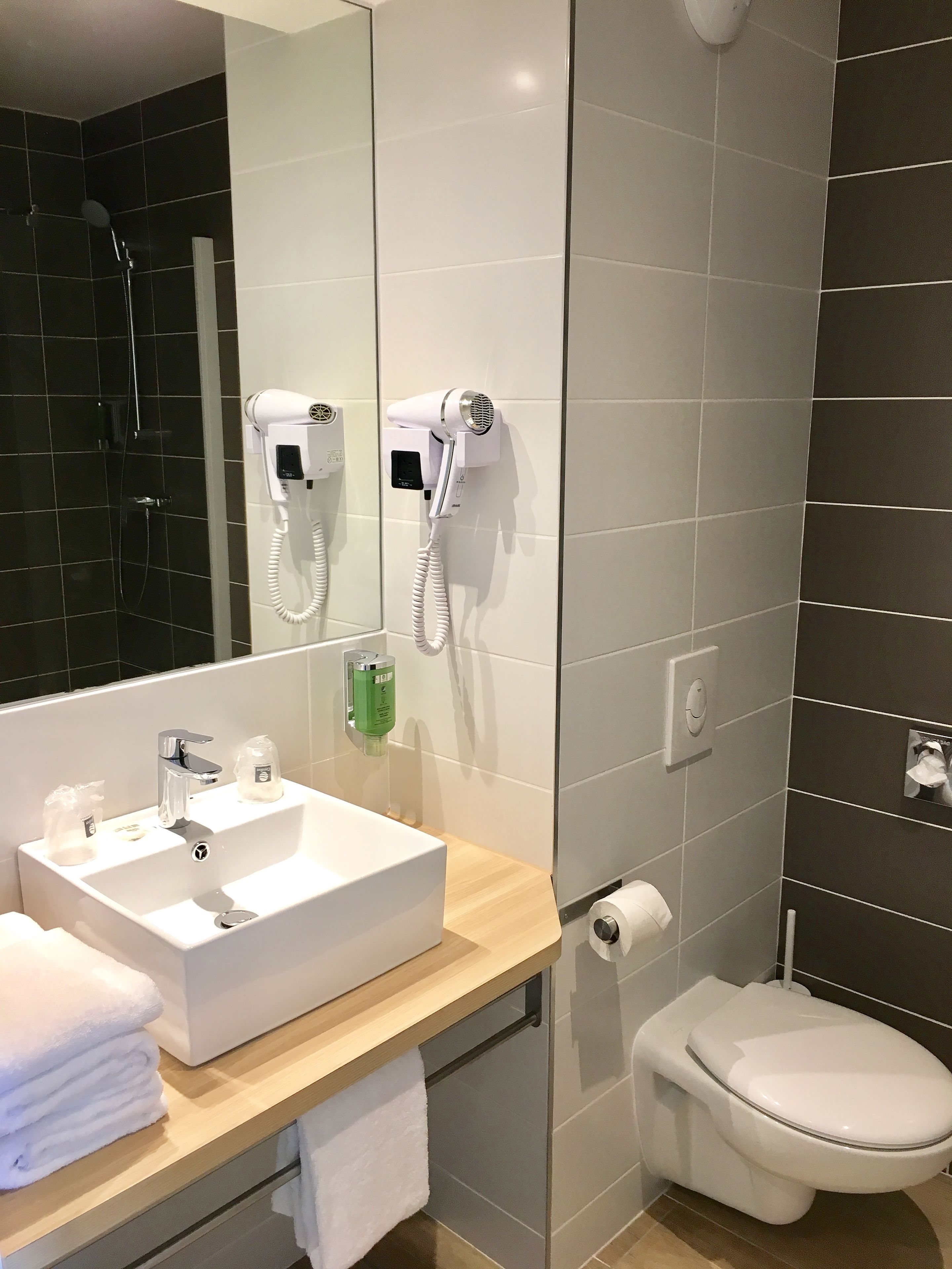 shower, free toiletries, hair dryer, towels