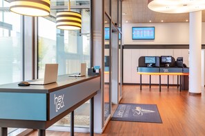 Lobby - Hey Lou Hotel Frankfurt Airport (Kelsterbach)