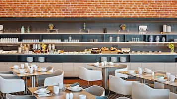 Desayuno buffet todos los días (con cargo)