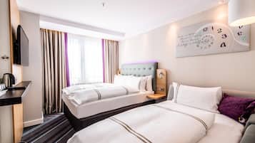 Family Triple Room | In-room safe, soundproofing, iron/ironing board, free WiFi