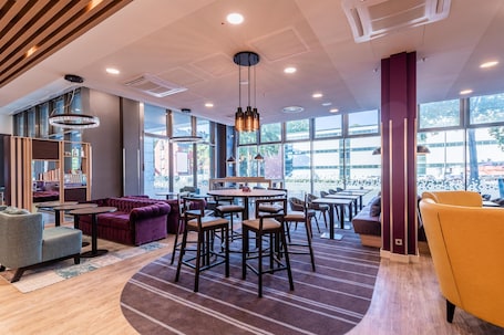 Lobby. Premier Inn Köln City Süd