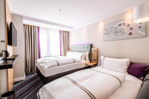 Family Triple Room | 1 bedroom, in-room safe, soundproofing, iron/ironing board