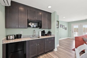 Carriage House Loft | In-room dining