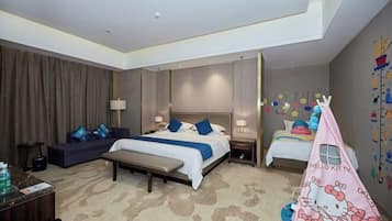 Minibar, in-room safe, iron/ironing board, Internet